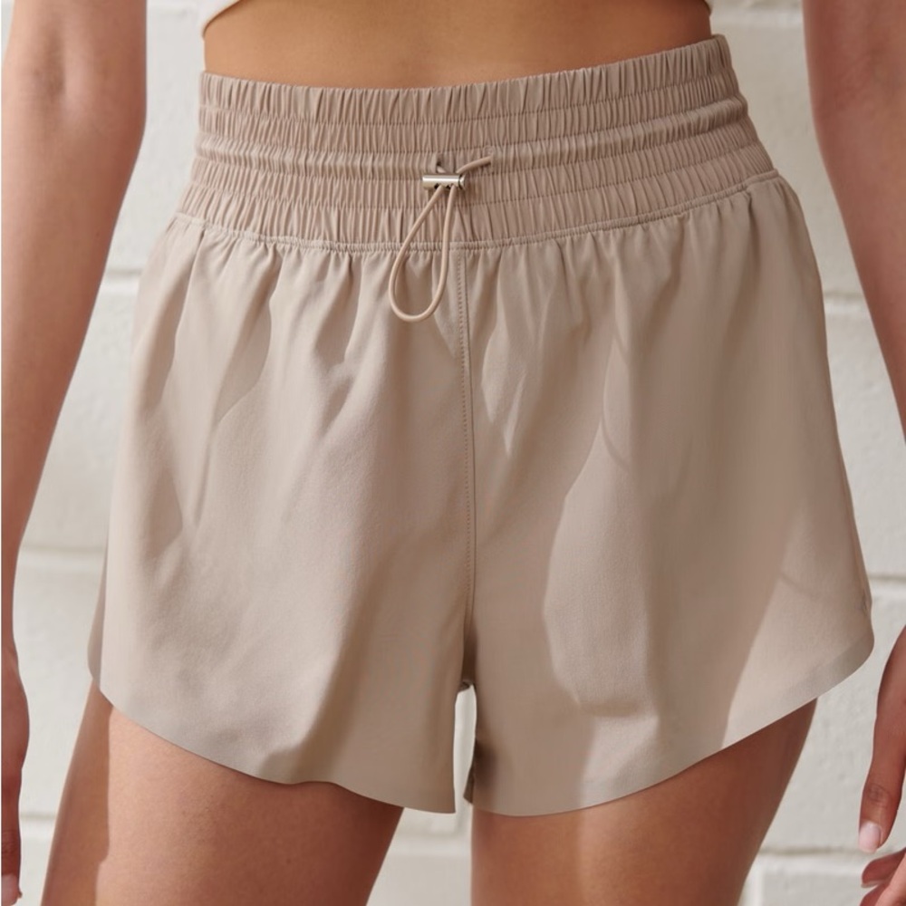 A&F high rise motiontek flyaway short in oat